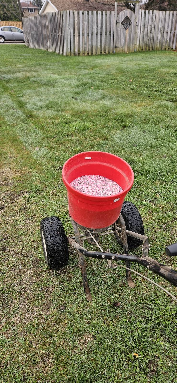 Fertilizer spreader loaded with granular fertilizer